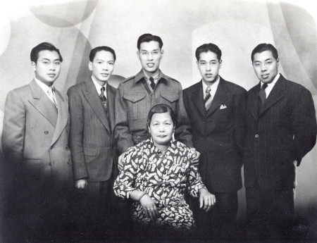 Ronald Lee with mother and siblings.